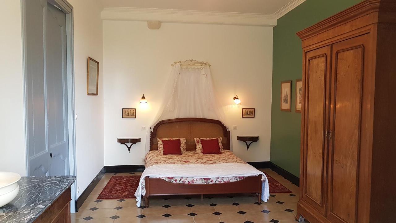 Gite Du Chateau De Pernan Avy Екстериор снимка