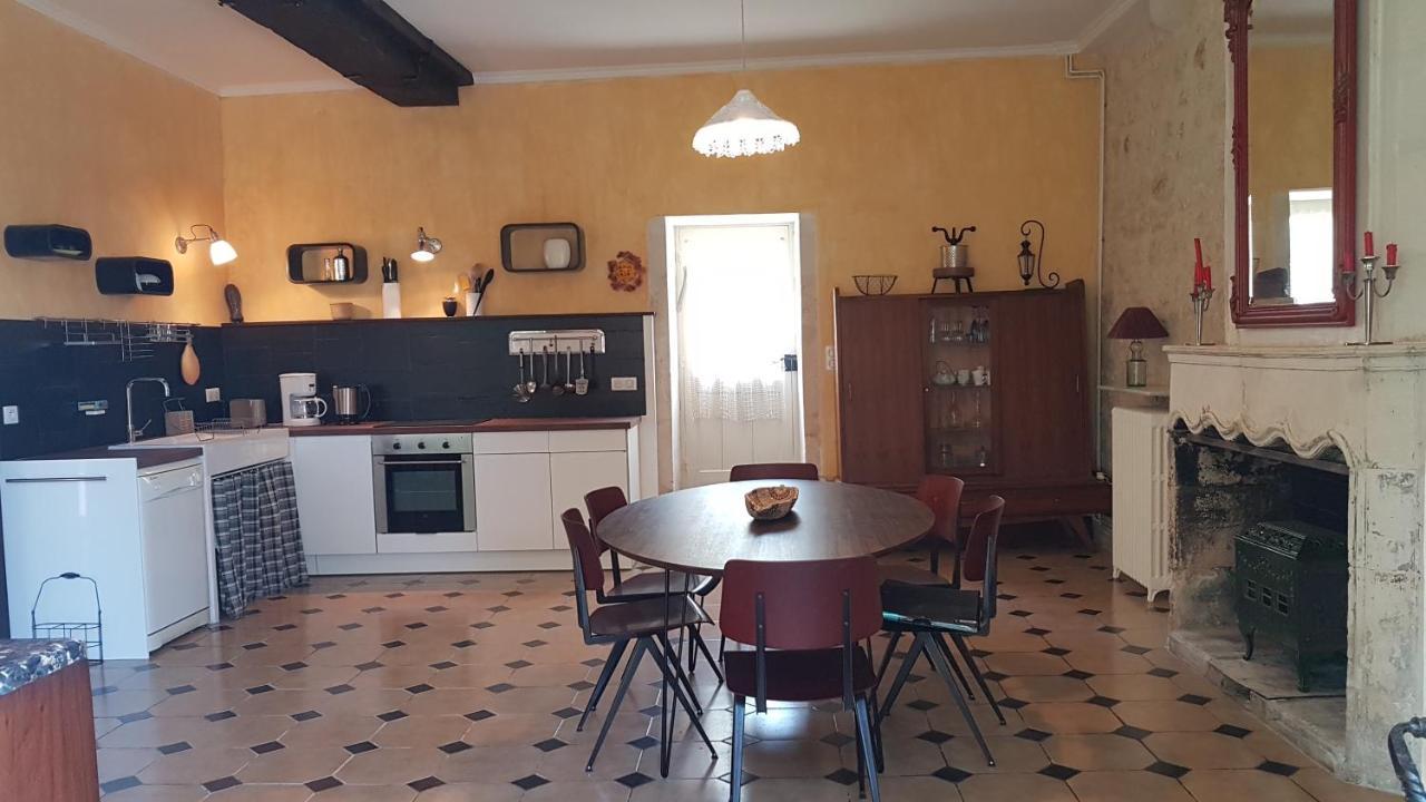 Gite Du Chateau De Pernan Avy Екстериор снимка
